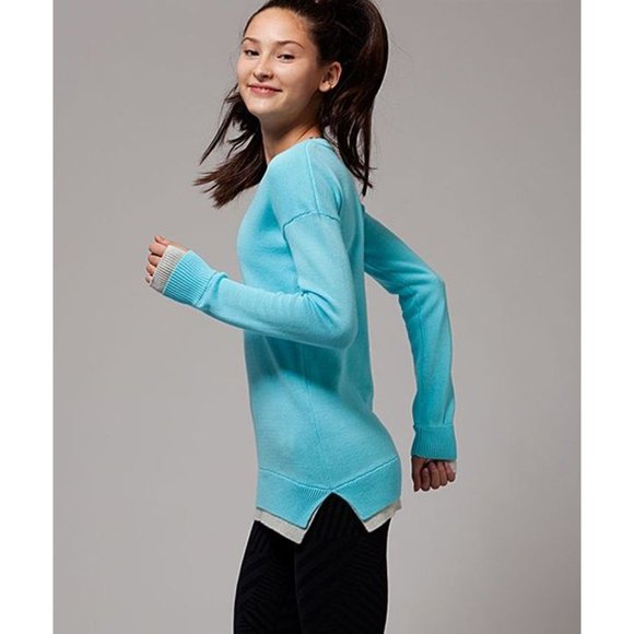 IVIVVA Sweater - Picture 2 of 9